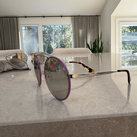 Round Prada sunglasses - Picture 3 of 4